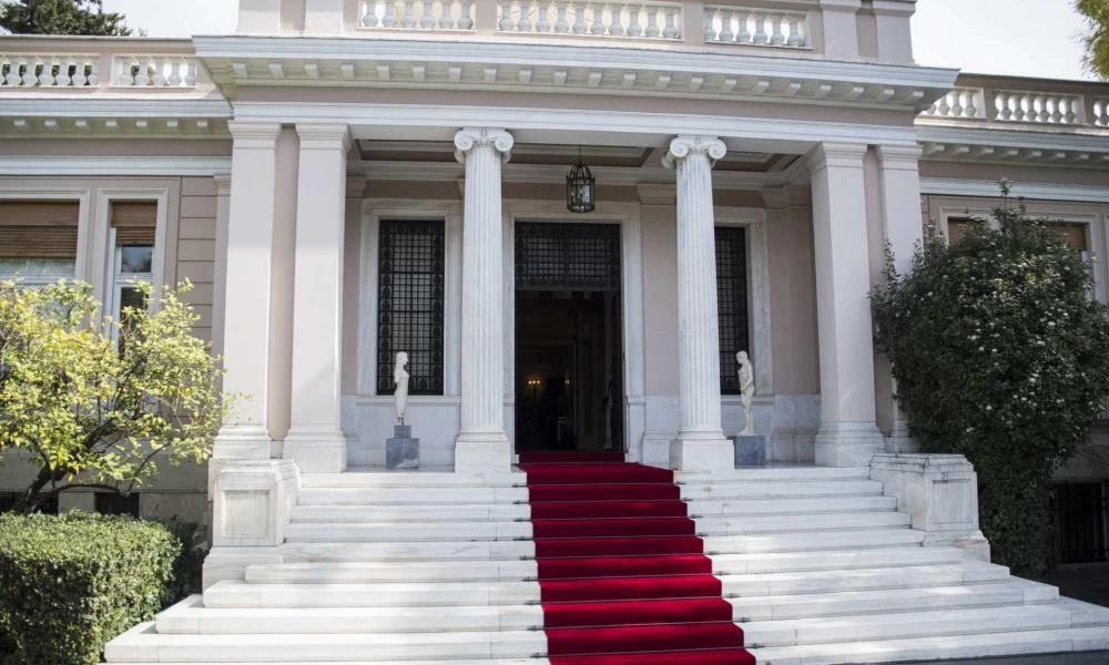 Μαξίμου: Σύσκεψη για τους αρνητές του εμβολίου - Η σταδιακή απομόνωση